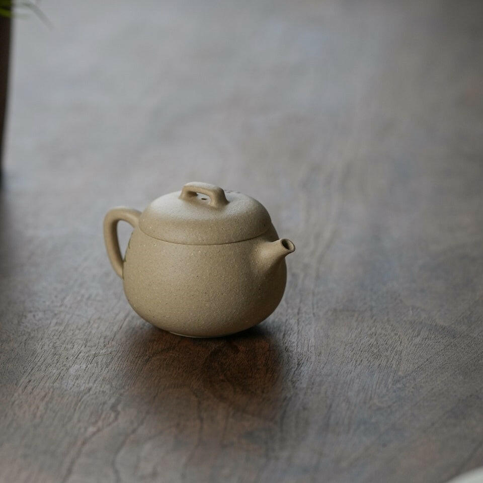 Teng Die ying 150cc - Yixing Handmade Teapot 江苏宜兴