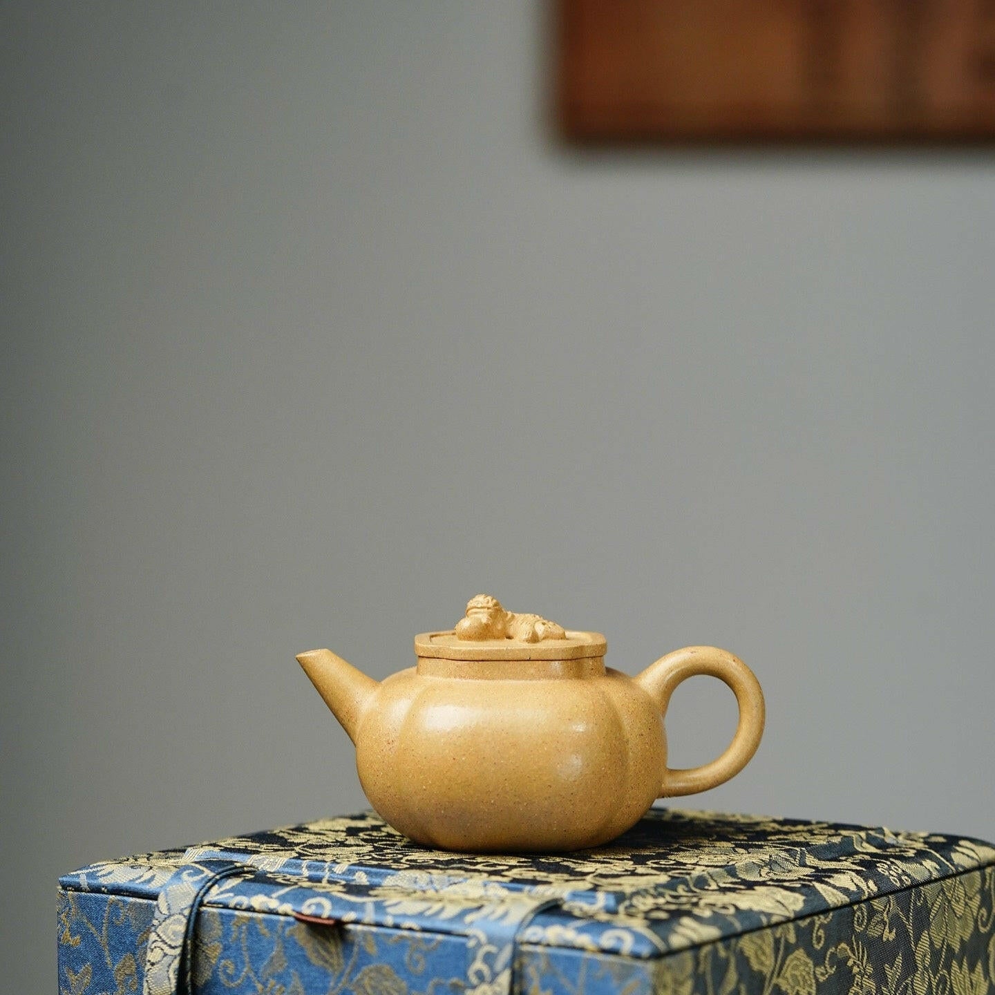 Shi Qiu 100cc - Yixing Handmade Teapot 江苏宜兴