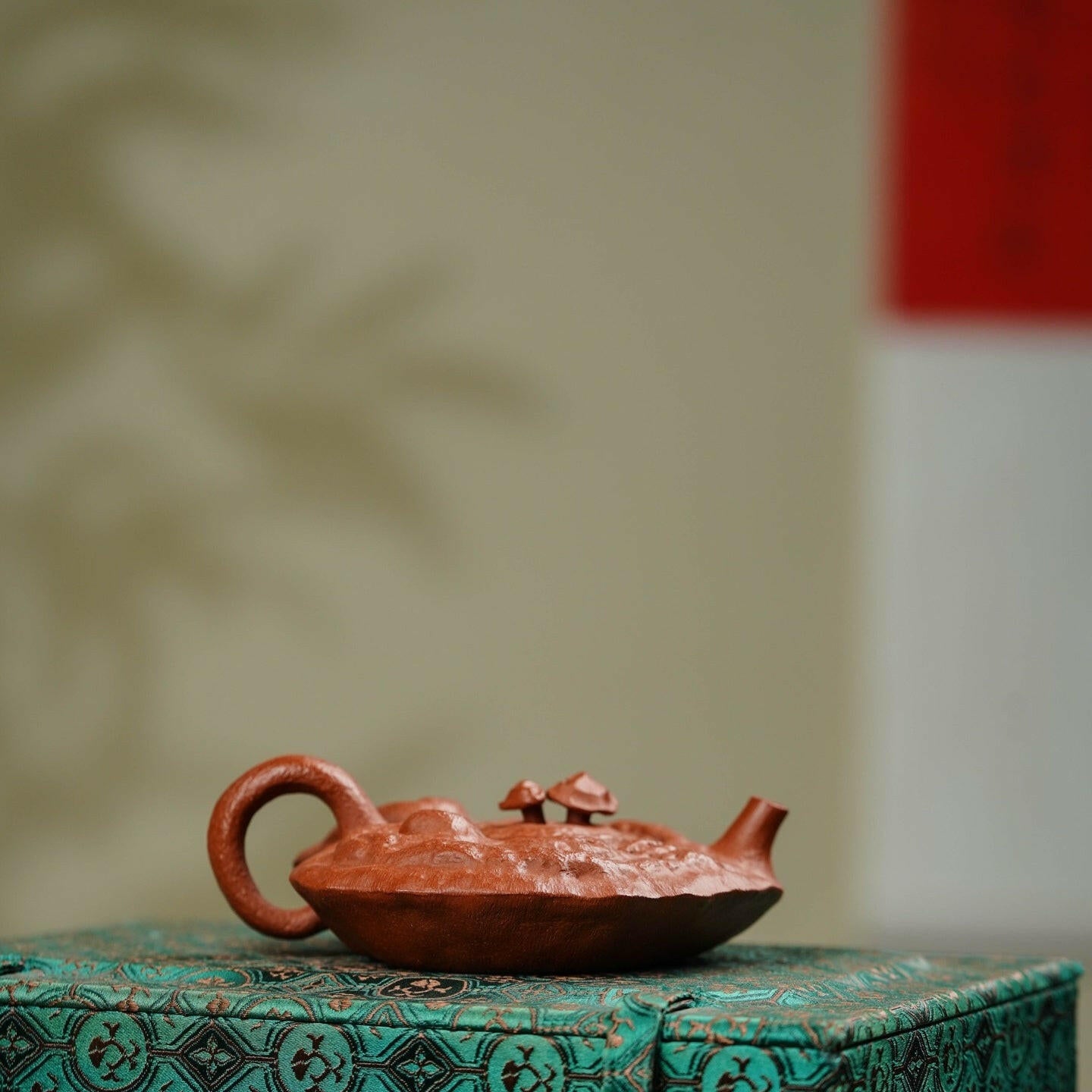 Ling Zhi Hu 150cc - Yixing Handmade Teapot 江苏宜兴