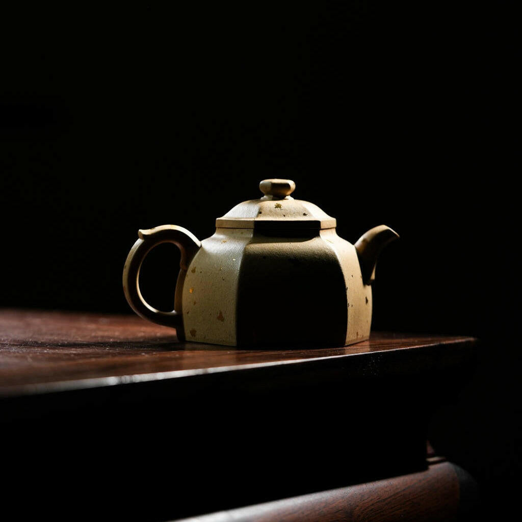 Liang Cai Liu Fang 175cc - Yixing Handmade Teapot 江苏宜兴