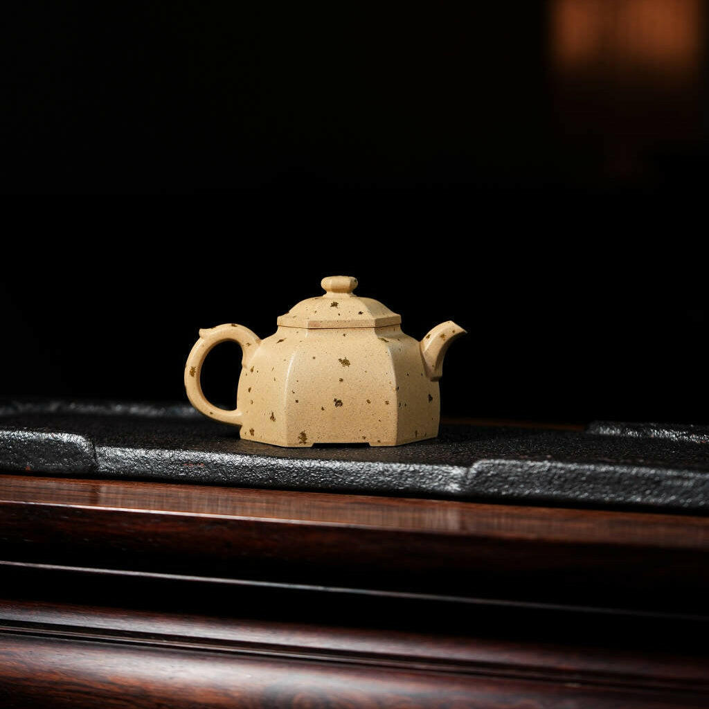 Liang Cai Liu Fang 175cc - Yixing Handmade Teapot 江苏宜兴