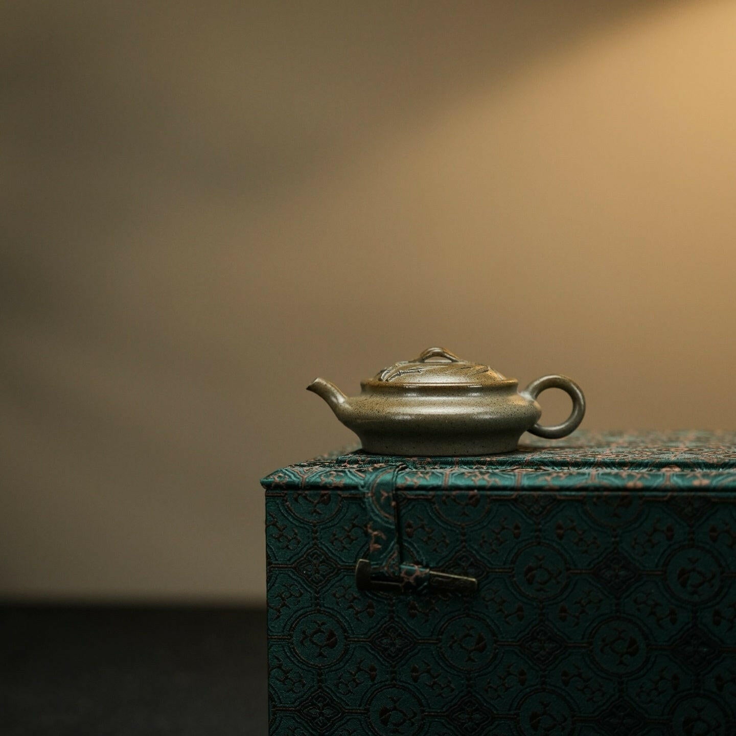 Guan Zhu 50cc - Yixing Handmade Teapot 江苏宜兴