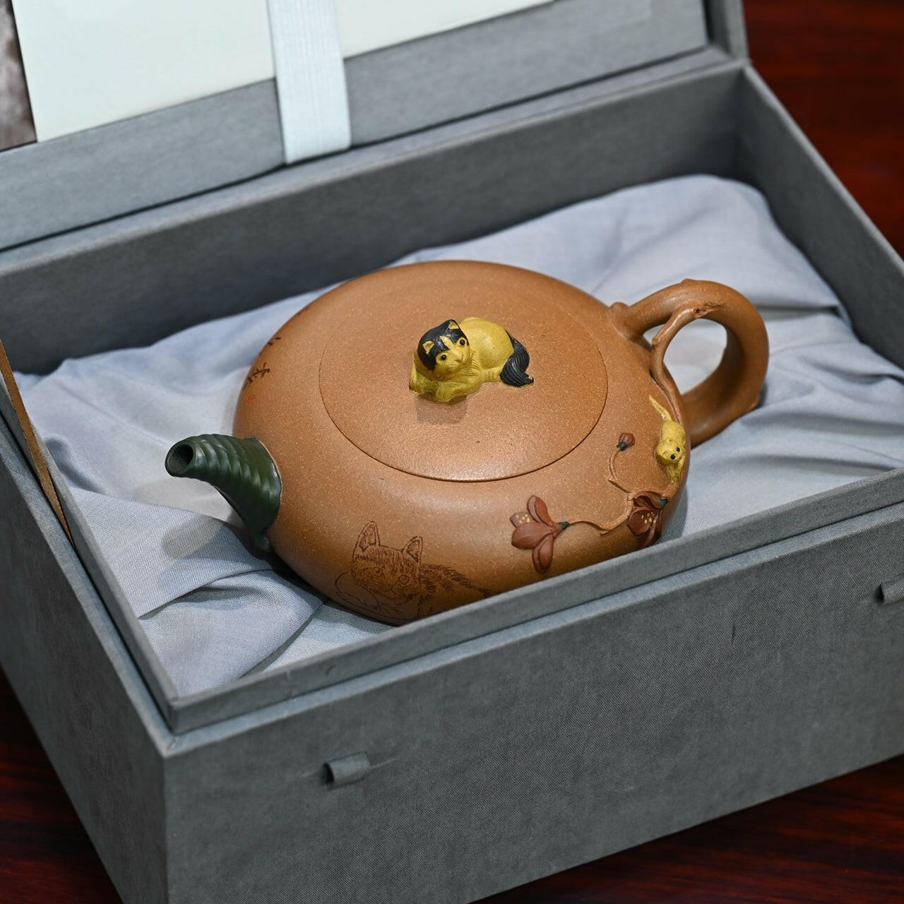 Mu Zi Qing Shen - Yixing Handmade Teapot 江苏宜兴