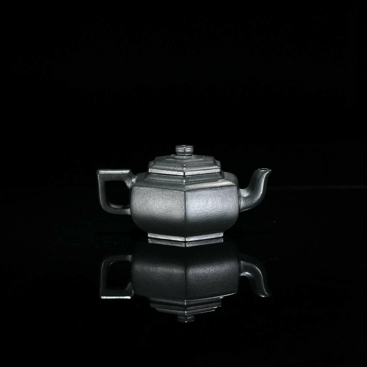 Liu Fang Xue Hua 160cc - Yixing Handmade Teapot 江苏宜兴