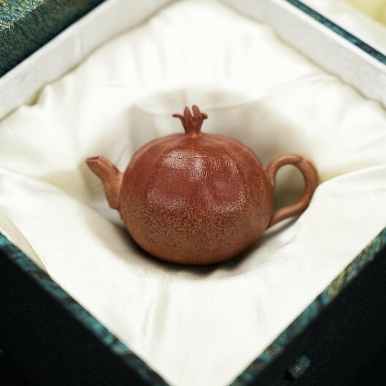 Xiao Shi Liu - Yixing Handmade Teapot 江苏宜兴