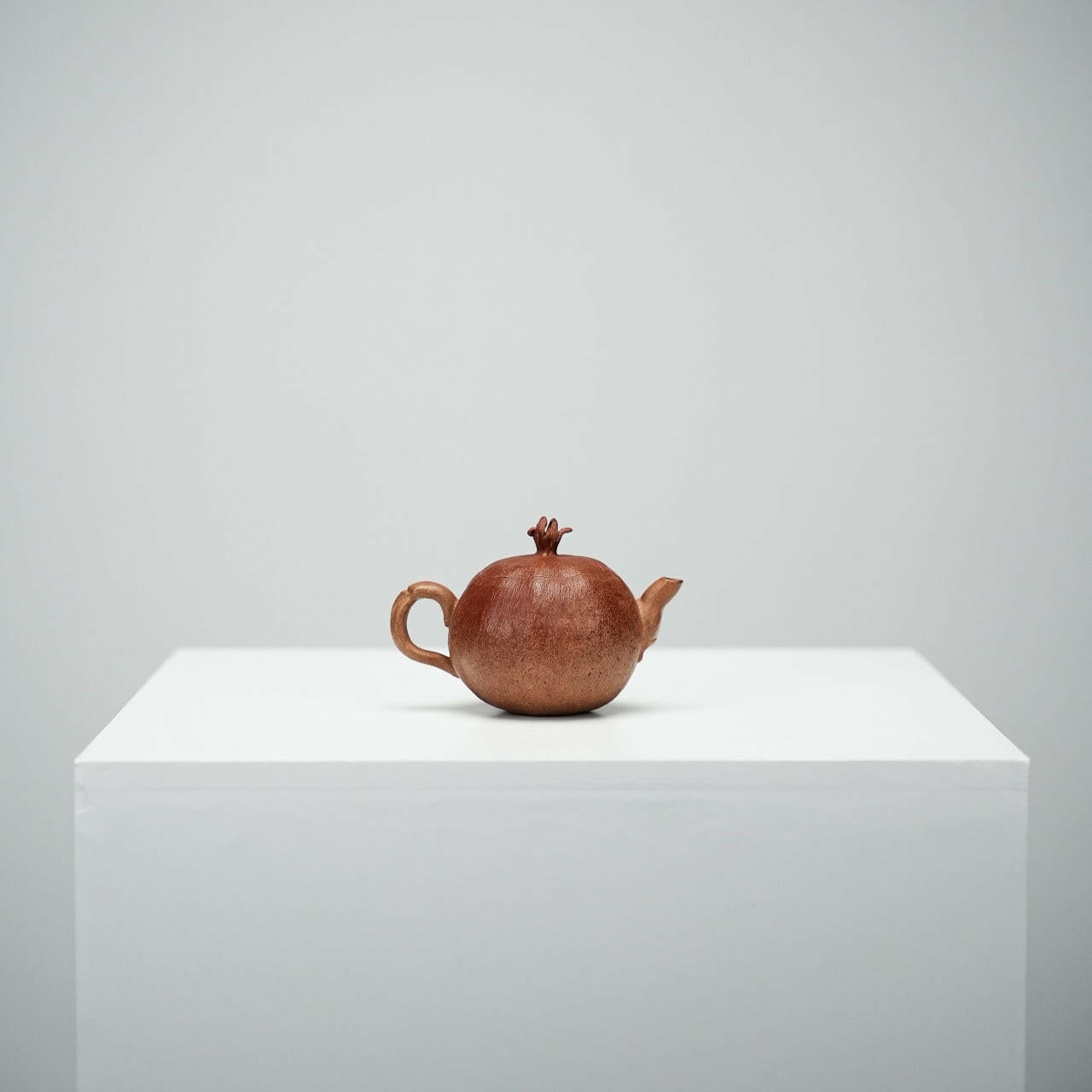 Xiao Shi Liu - Yixing Handmade Teapot 江苏宜兴