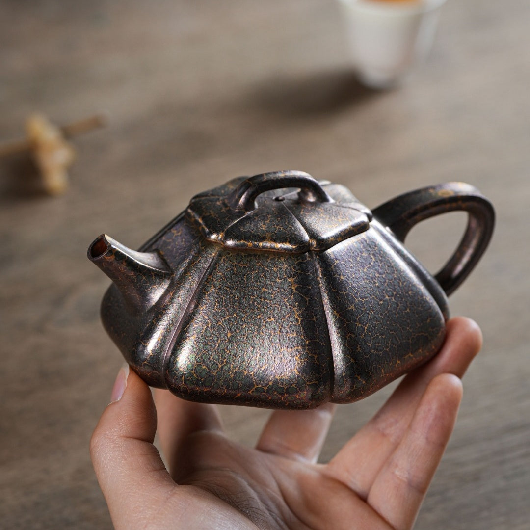 Jin Fang 200cc - Yixing Handmade Teapot 江苏宜兴