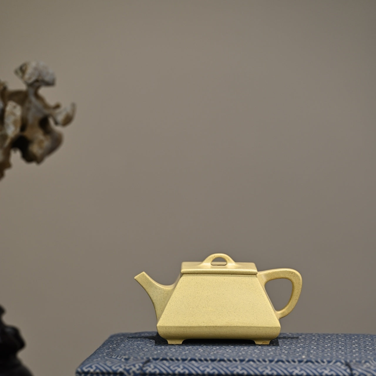 Si Fang Shi Piao 210cc - Yixing Handmade Teapot 江苏宜兴
