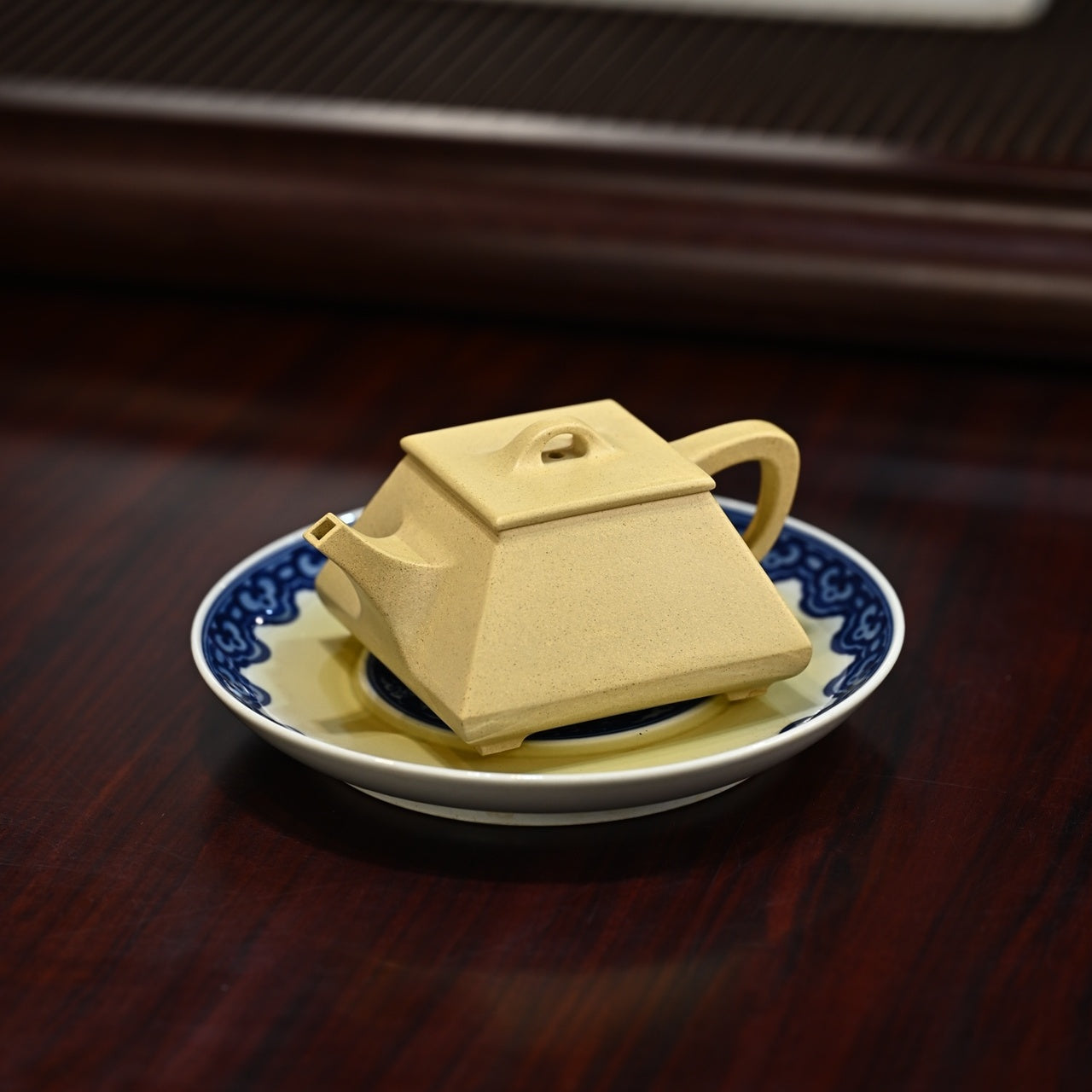Si Fang Shi Piao 210cc - Yixing Handmade Teapot 江苏宜兴