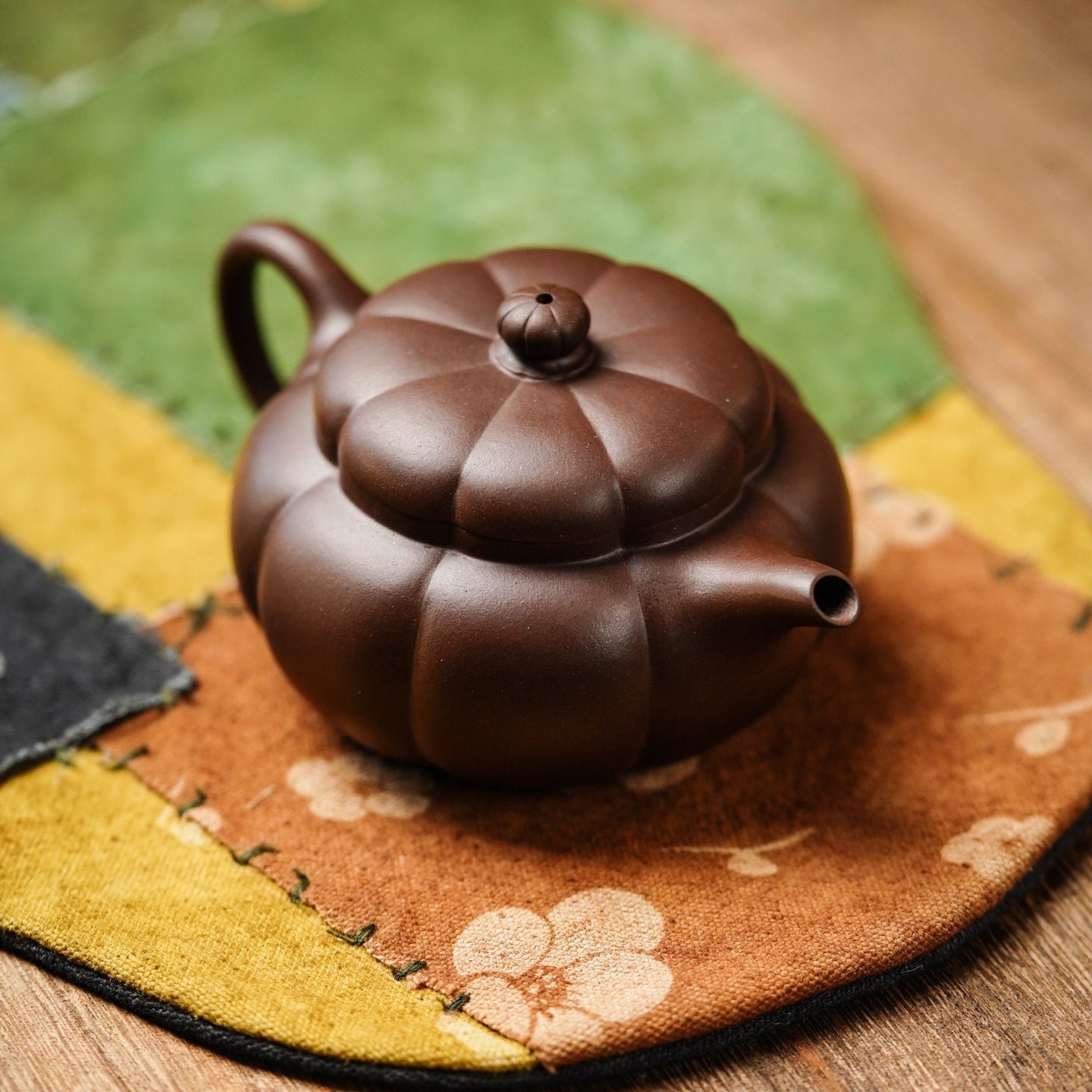 Mei Hua Ju Shi 130cc - Yixing Handmade Teapot 江苏宜兴