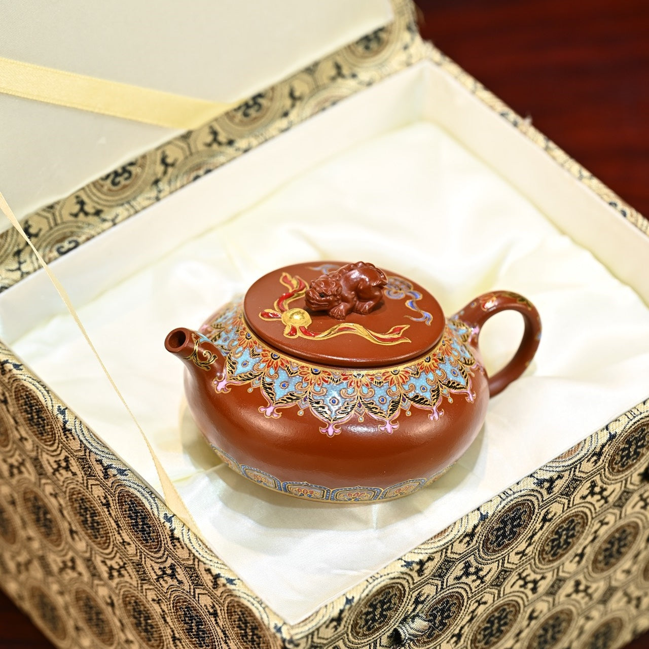 Jin Xiu Shi Qiu 210cc - Yixing Handmade Teapot 江苏宜兴
