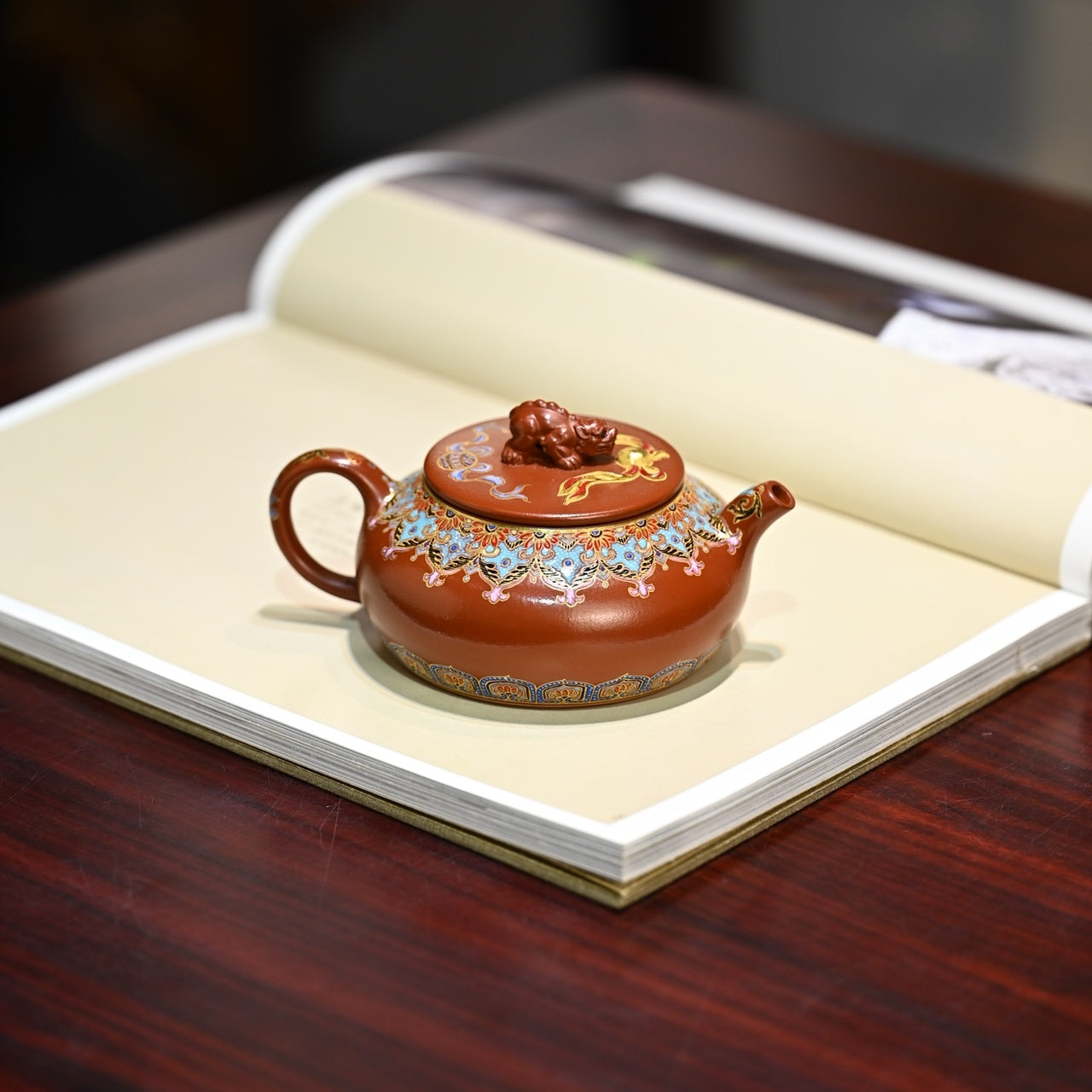 Jin Xiu Shi Qiu 210cc - Yixing Handmade Teapot 江苏宜兴