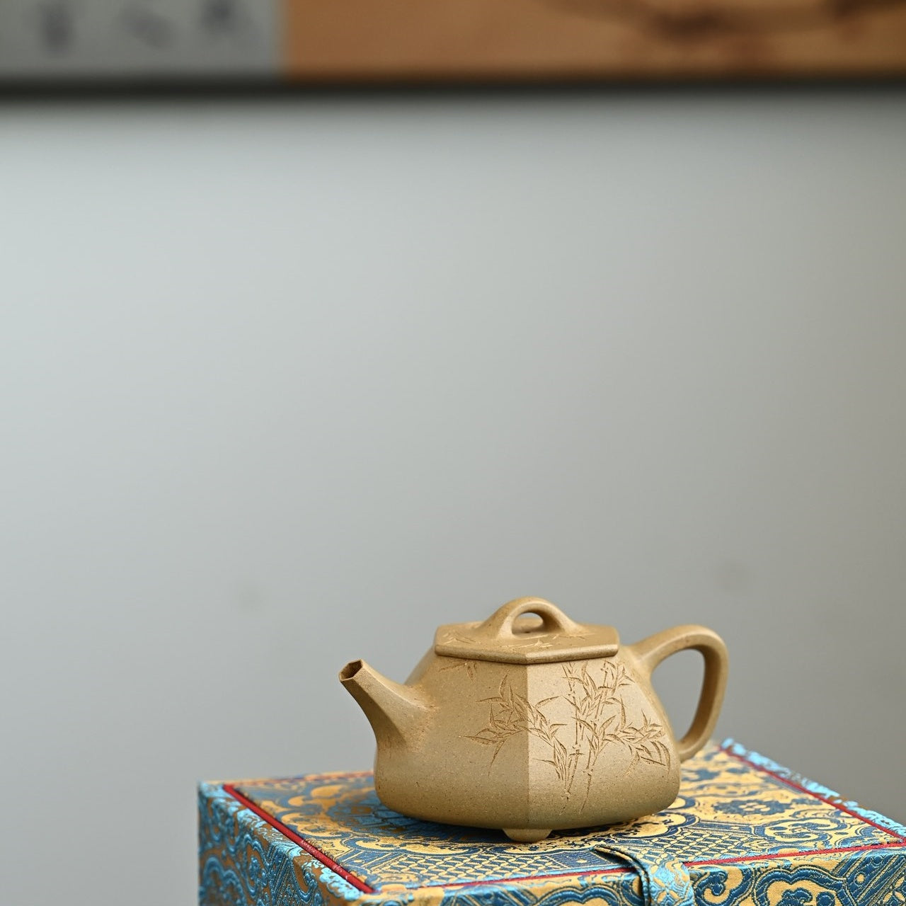 Liu Fang Shi Piao 220cc - Yixing Handmade Teapot 江苏宜兴