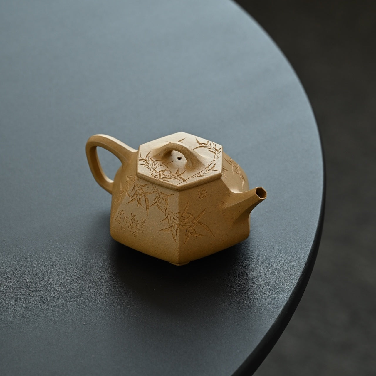 Liu Fang Shi Piao 220cc - Yixing Handmade Teapot 江苏宜兴