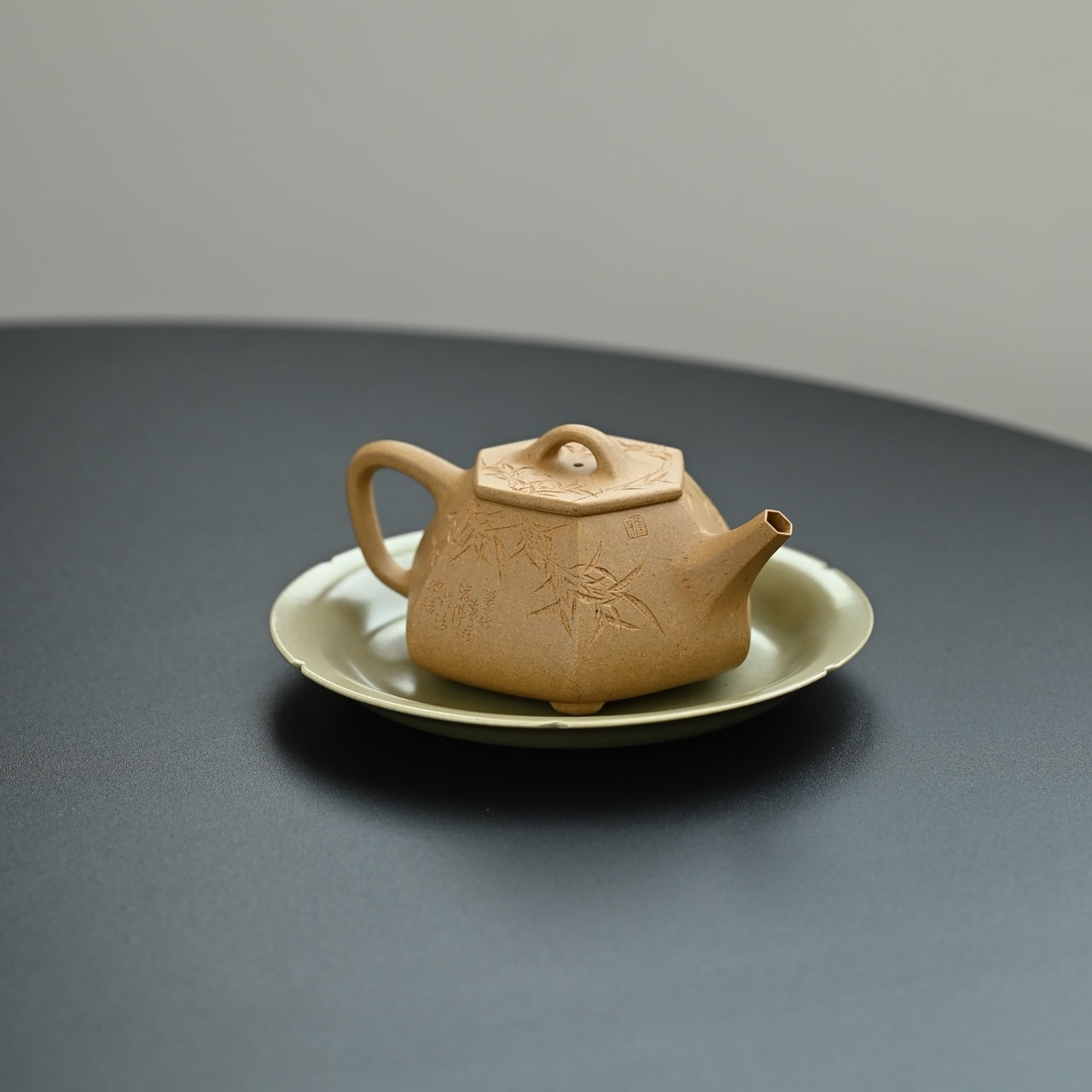 Liu Fang Shi Piao 220cc - Yixing Handmade Teapot 江苏宜兴