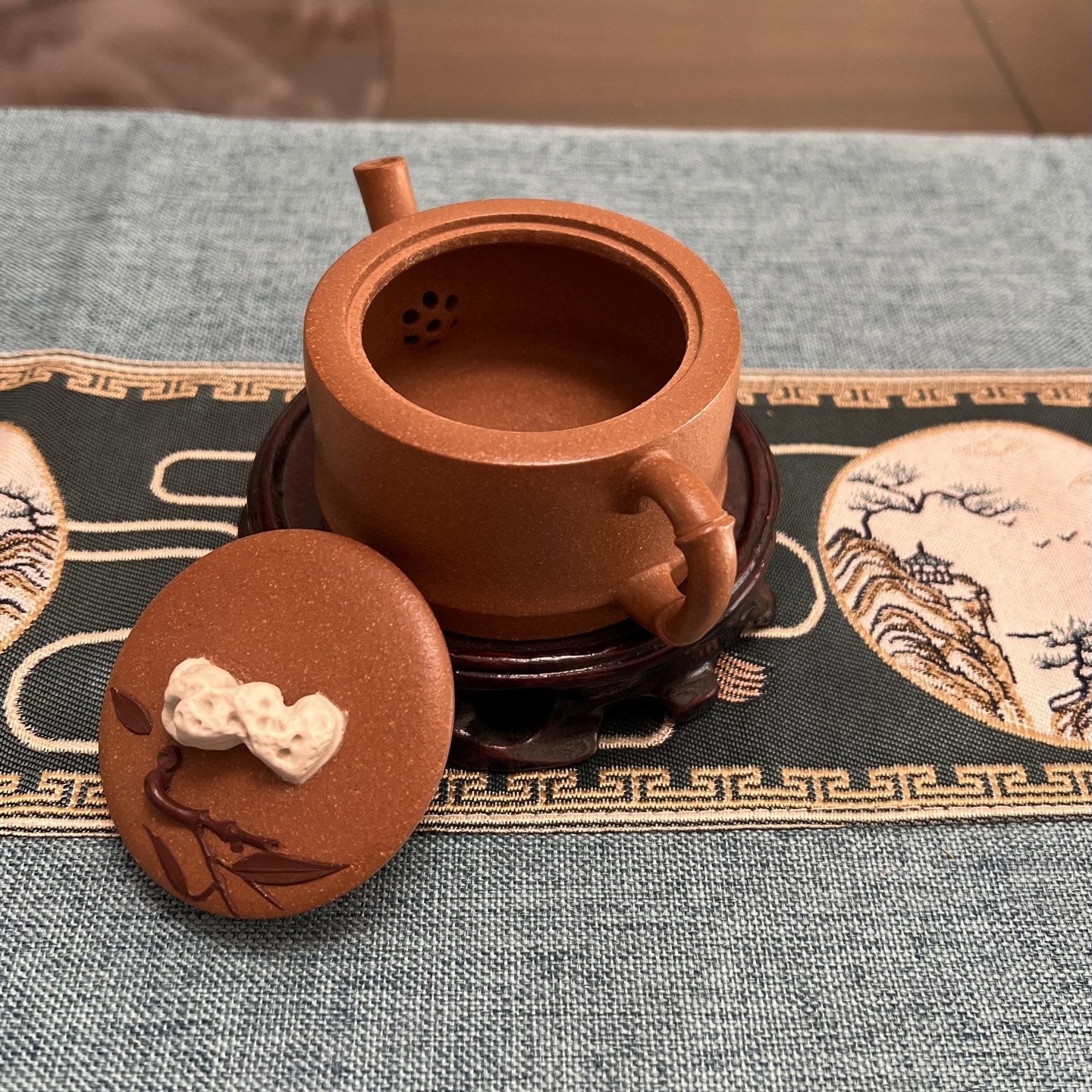 Tai Hu Shi Zhu 120cc - Yixing Handmade Teapot.