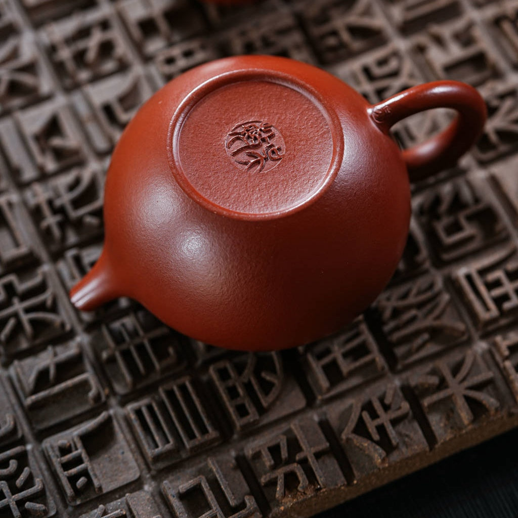 Long Zhu 150cc - Yixing Handmade Teapot.