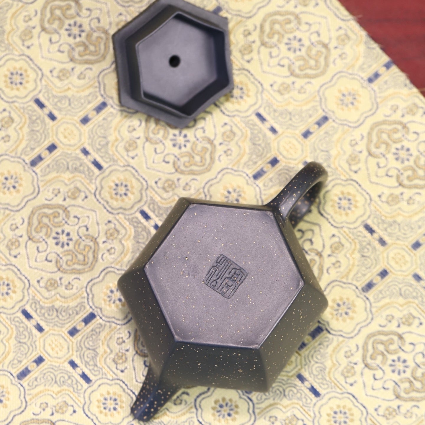 Liu Fang Jing Quan 170cc - Yixing Handmade Teapot.
