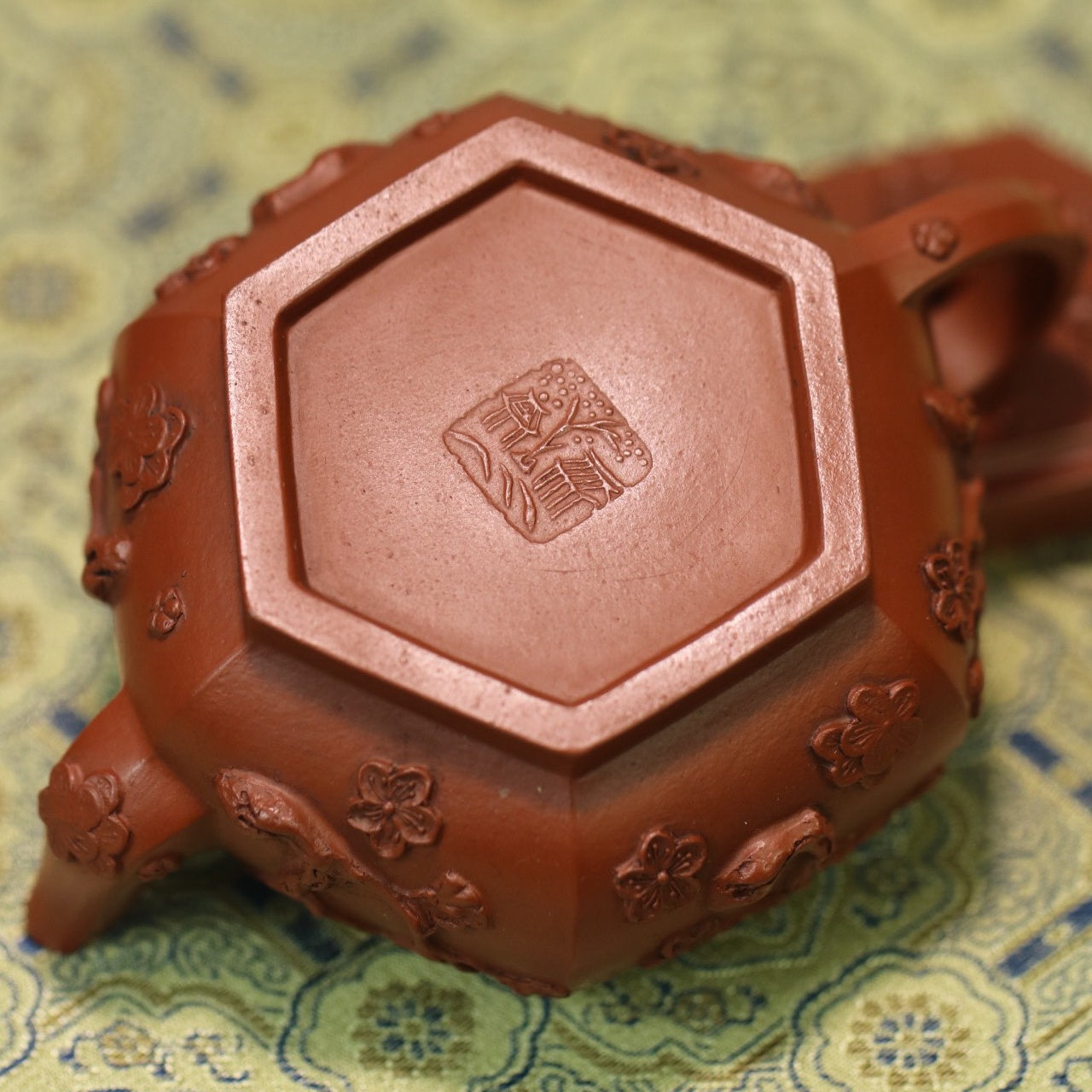 Liu Fang Xue Hua 120cc - Yixing Handmade Teapot.