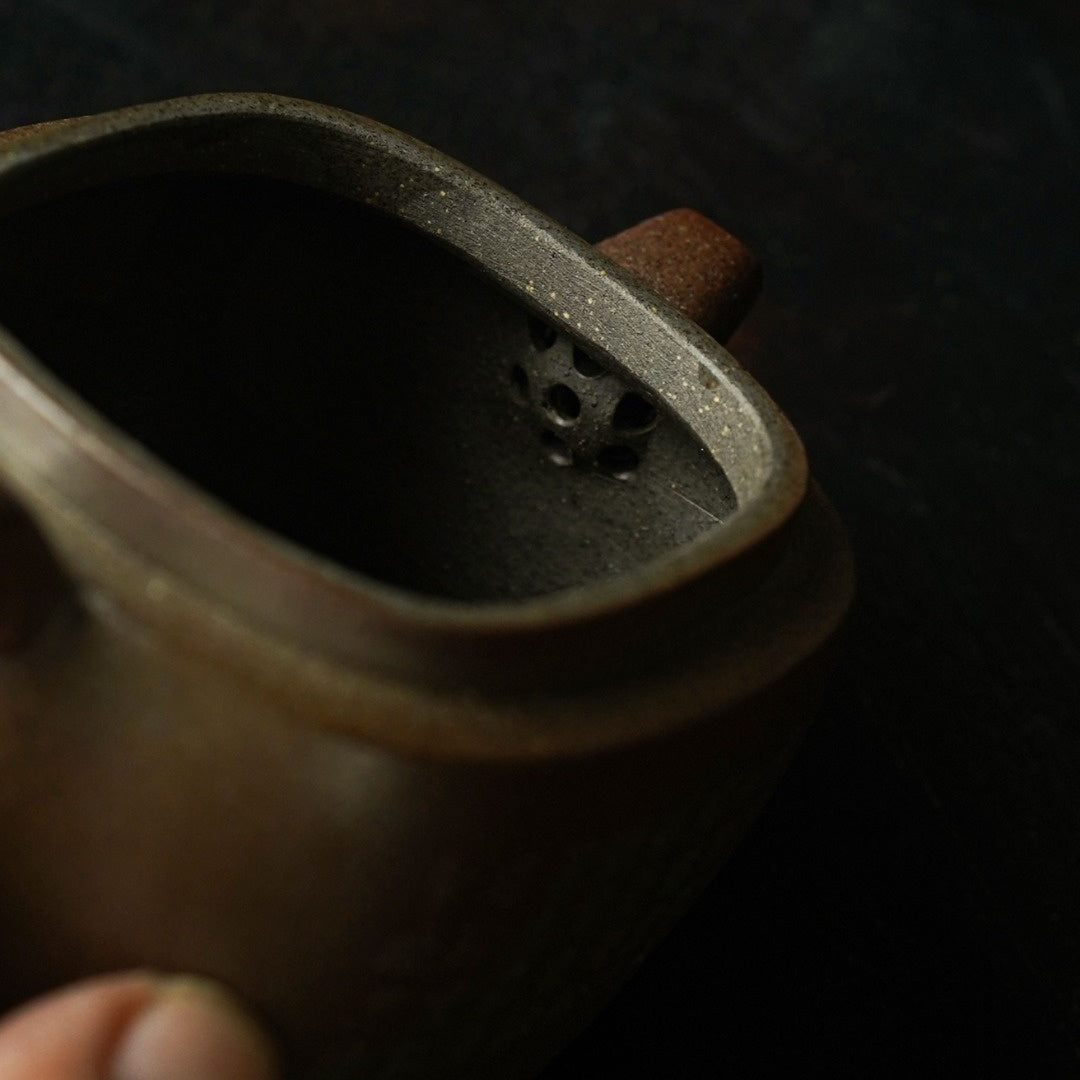 Da Bin Yao Yuan 130cc - Yixing Handmade Teapot 江苏宜兴