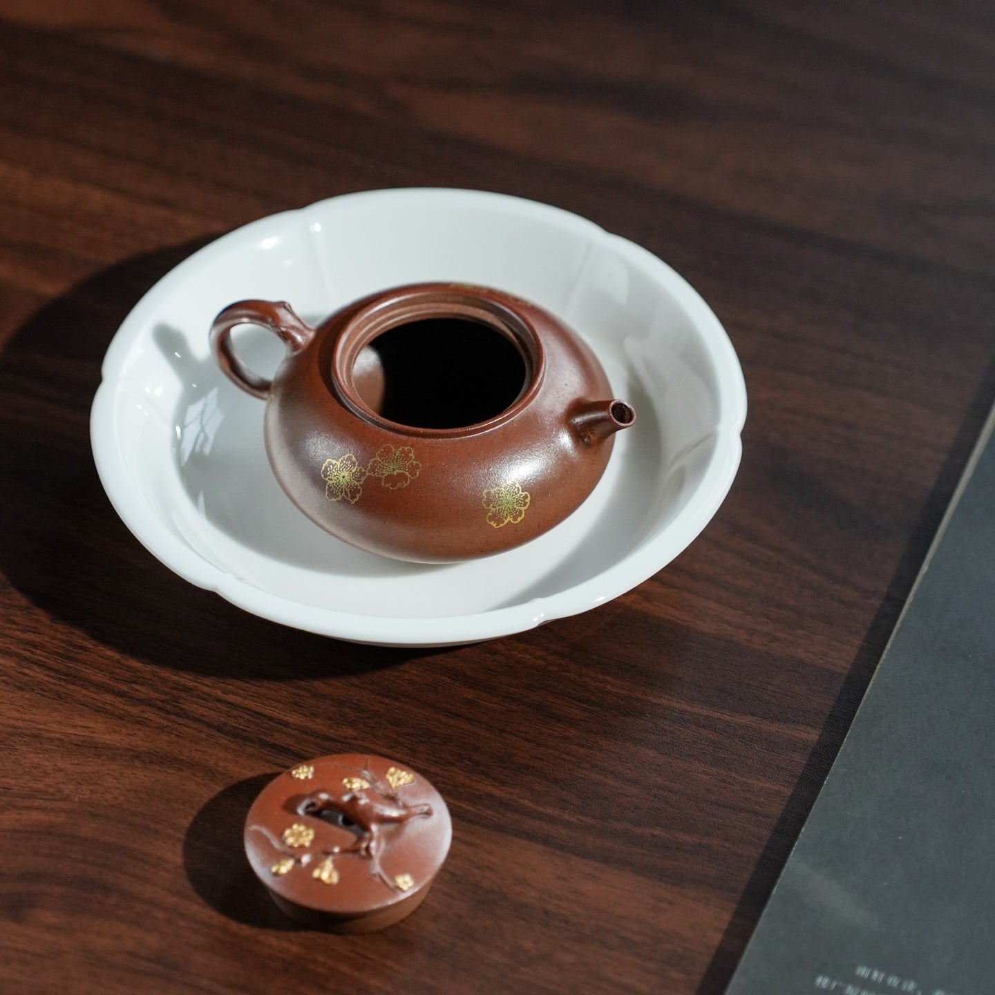 Man Qiu 100cc - Yixing Handmade Teapot 江苏宜兴