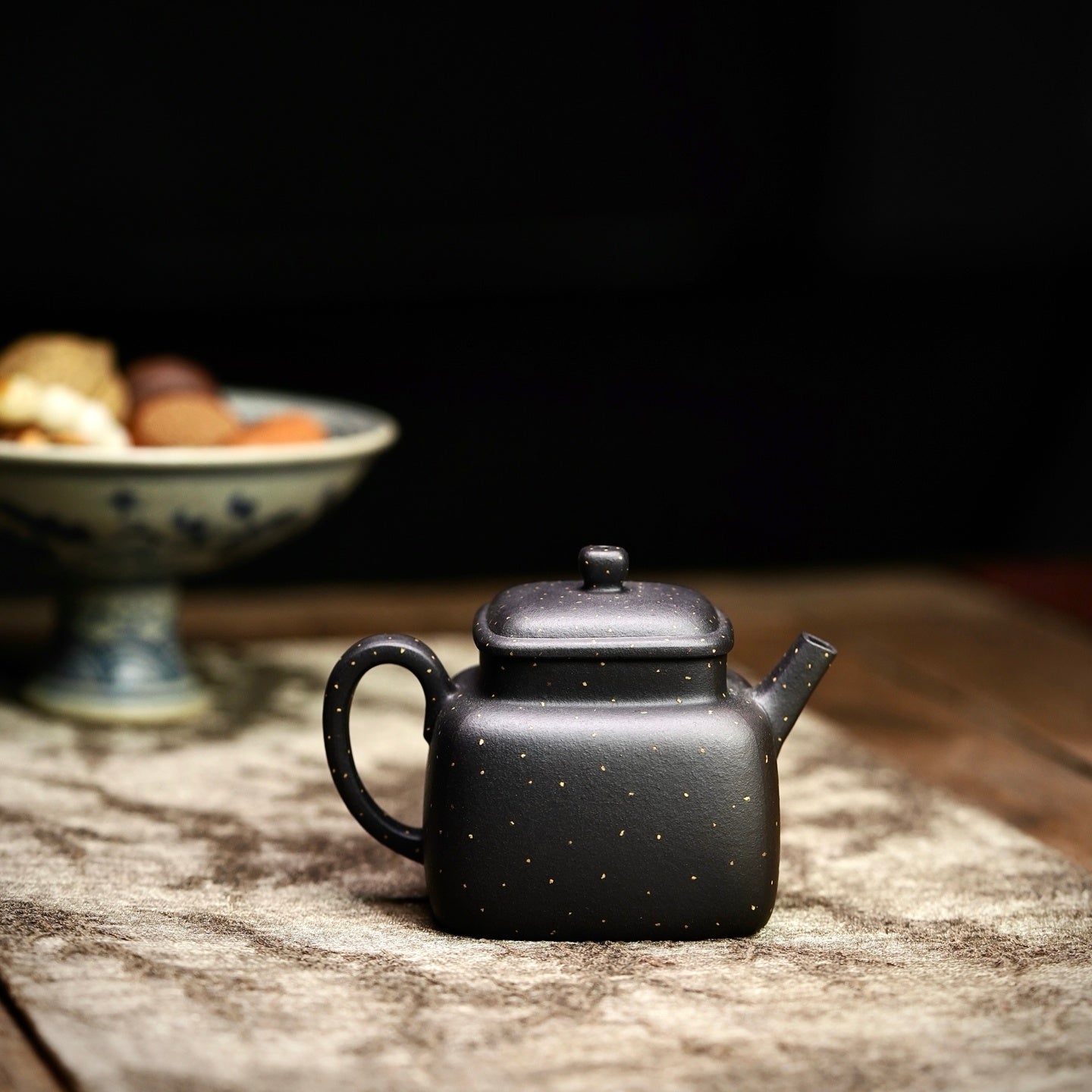 Si Fang Yan Xin 180cc - Yixing Handmade Teapot 江苏宜兴