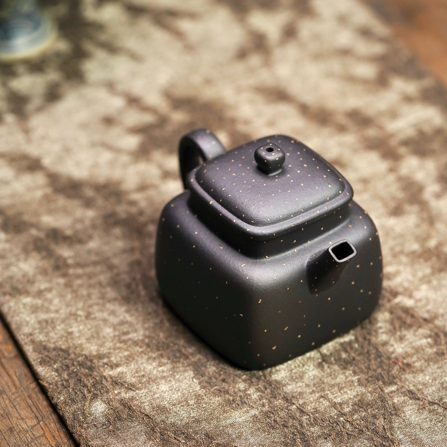 Si Fang Yan Xin 180cc - Yixing Handmade Teapot 江苏宜兴