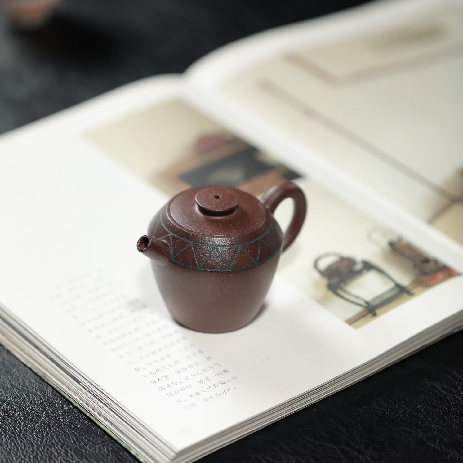 Ju Lun - Yixing Handmade Teapot 江苏宜兴