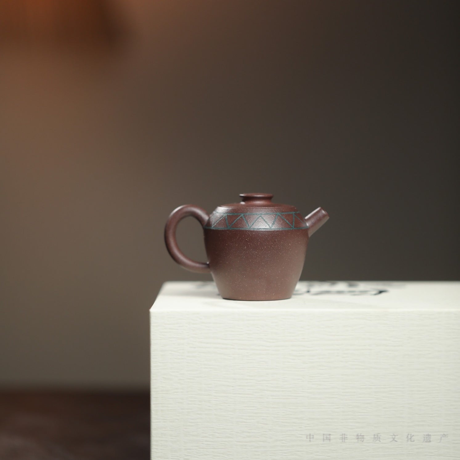 Ju Lun - Yixing Handmade Teapot 江苏宜兴