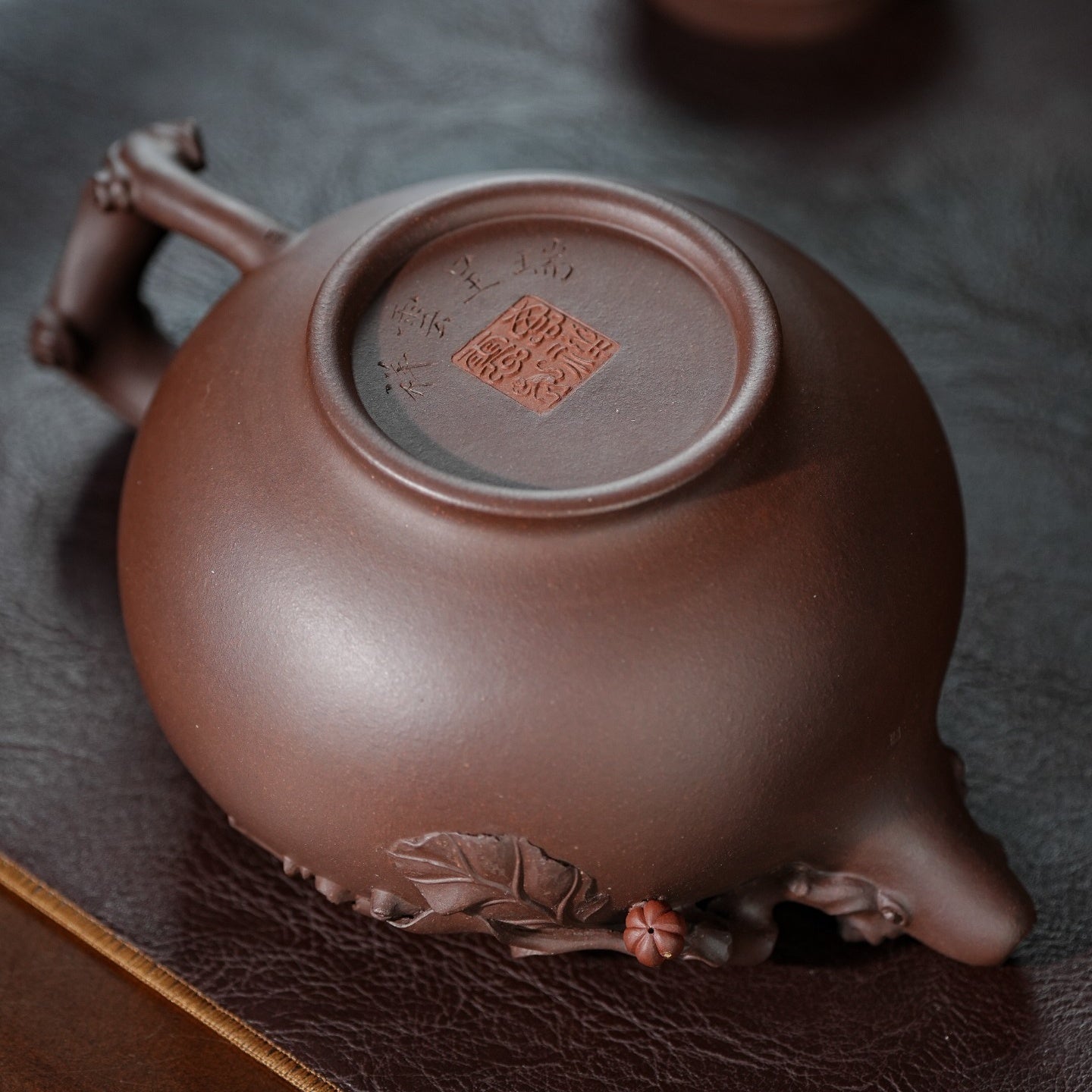 Zhi Ai - Yixing Handmade Teapot 江苏宜兴