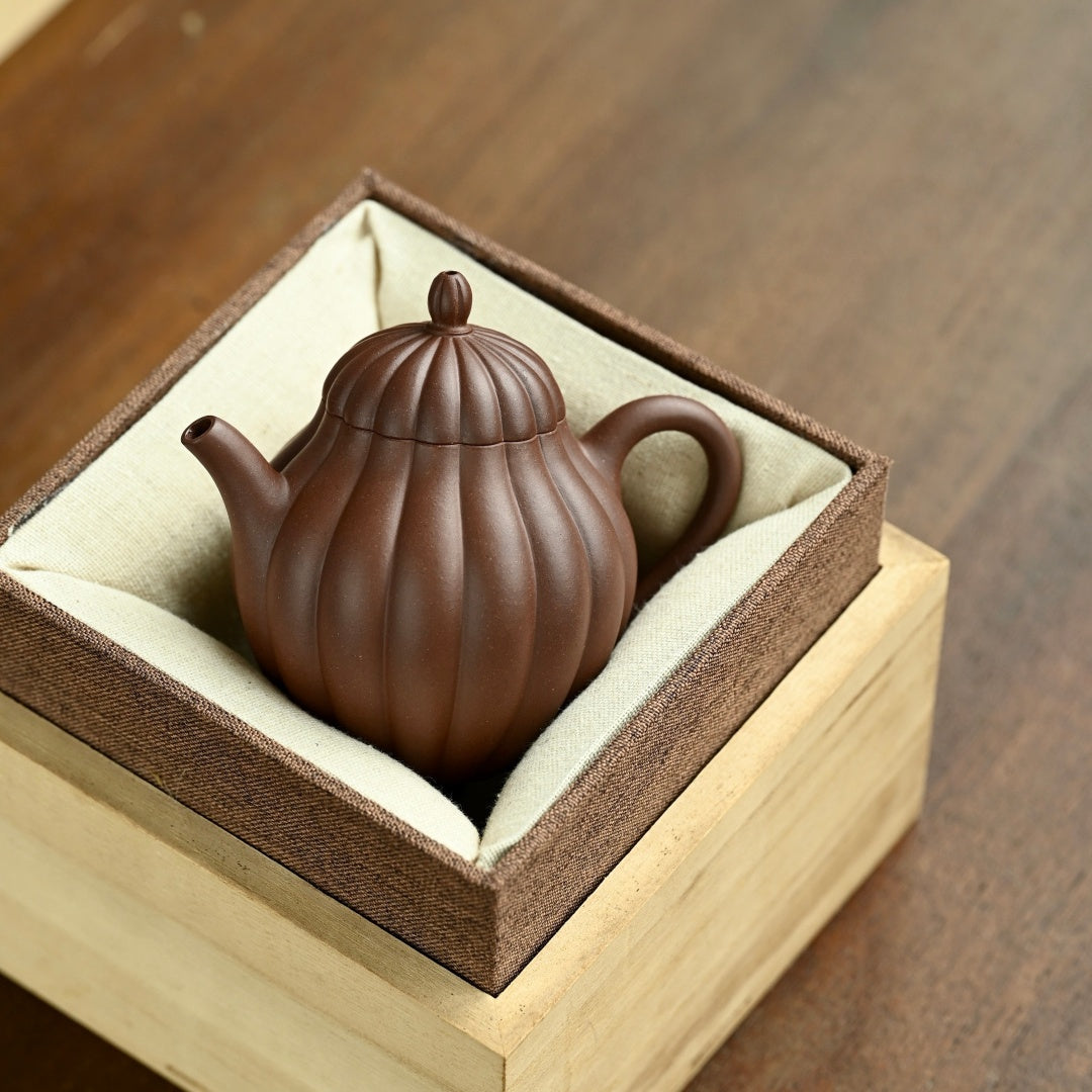 Jin Wen Qiu Shui 160cc - Yixing Handmade Teapot 江苏宜兴