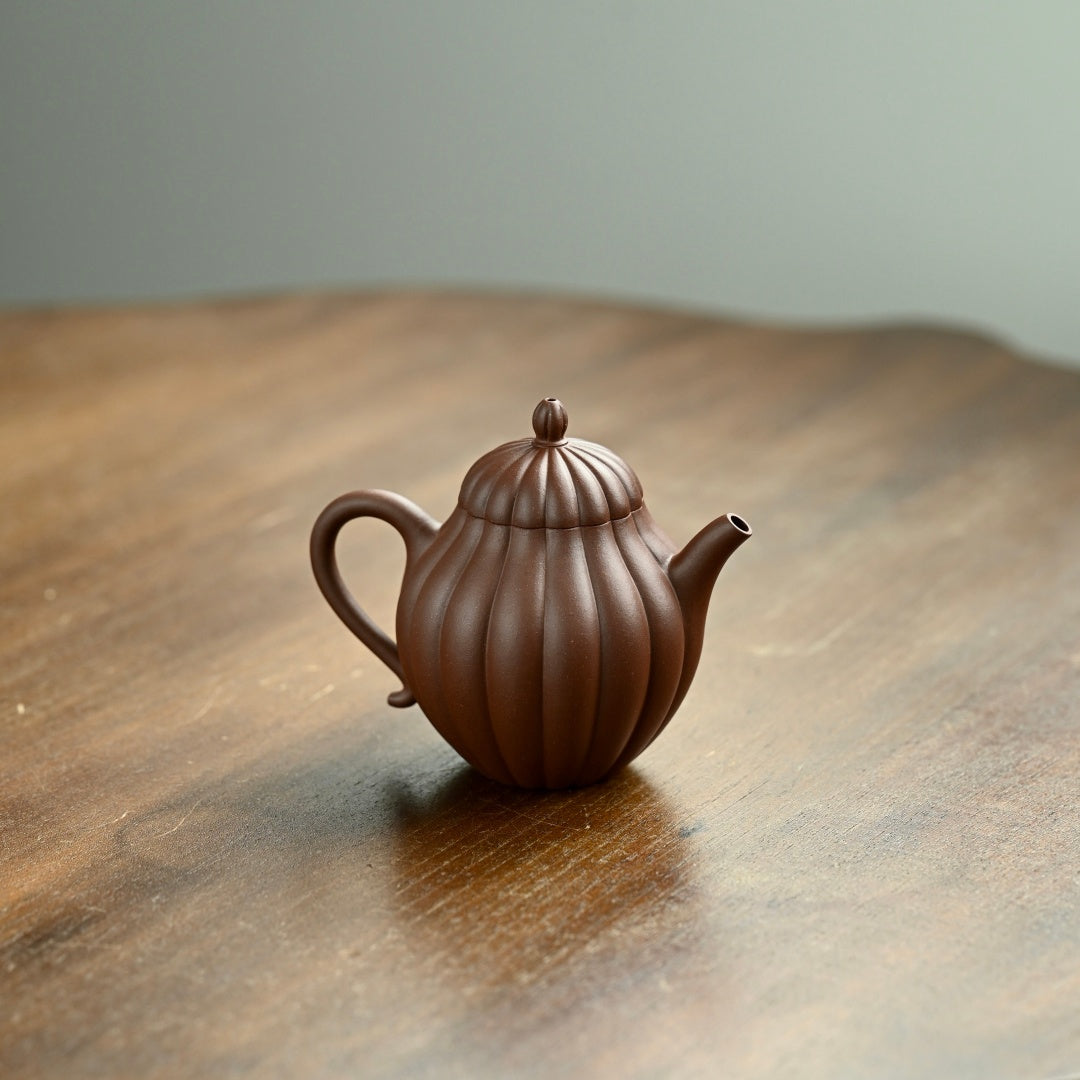 Jin Wen Qiu Shui 160cc - Yixing Handmade Teapot 江苏宜兴