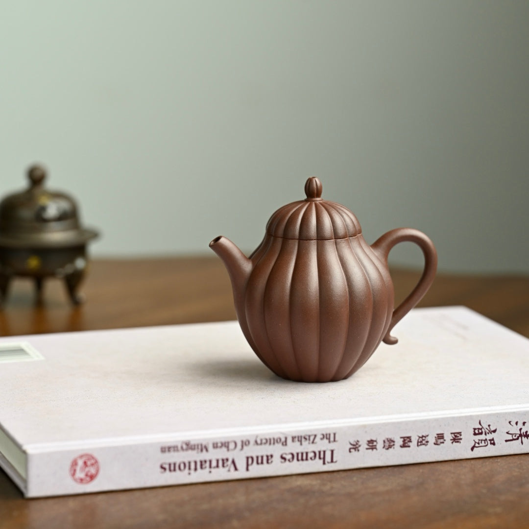 Jin Wen Qiu Shui 160cc - Yixing Handmade Teapot 江苏宜兴