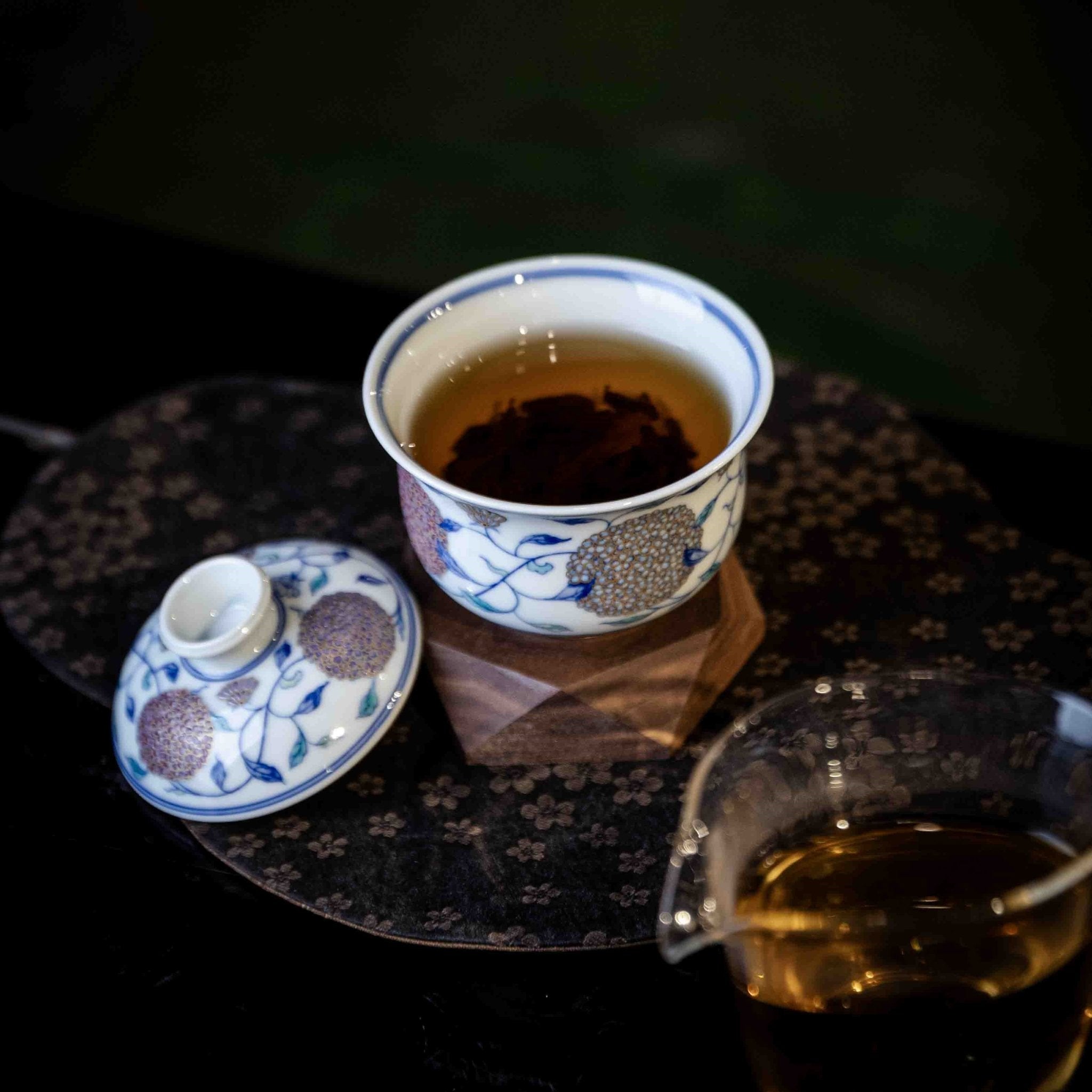 Xiu Qiu Hua 170cc - Jing De Zhen Porcelain Gaiwan - zycs_China