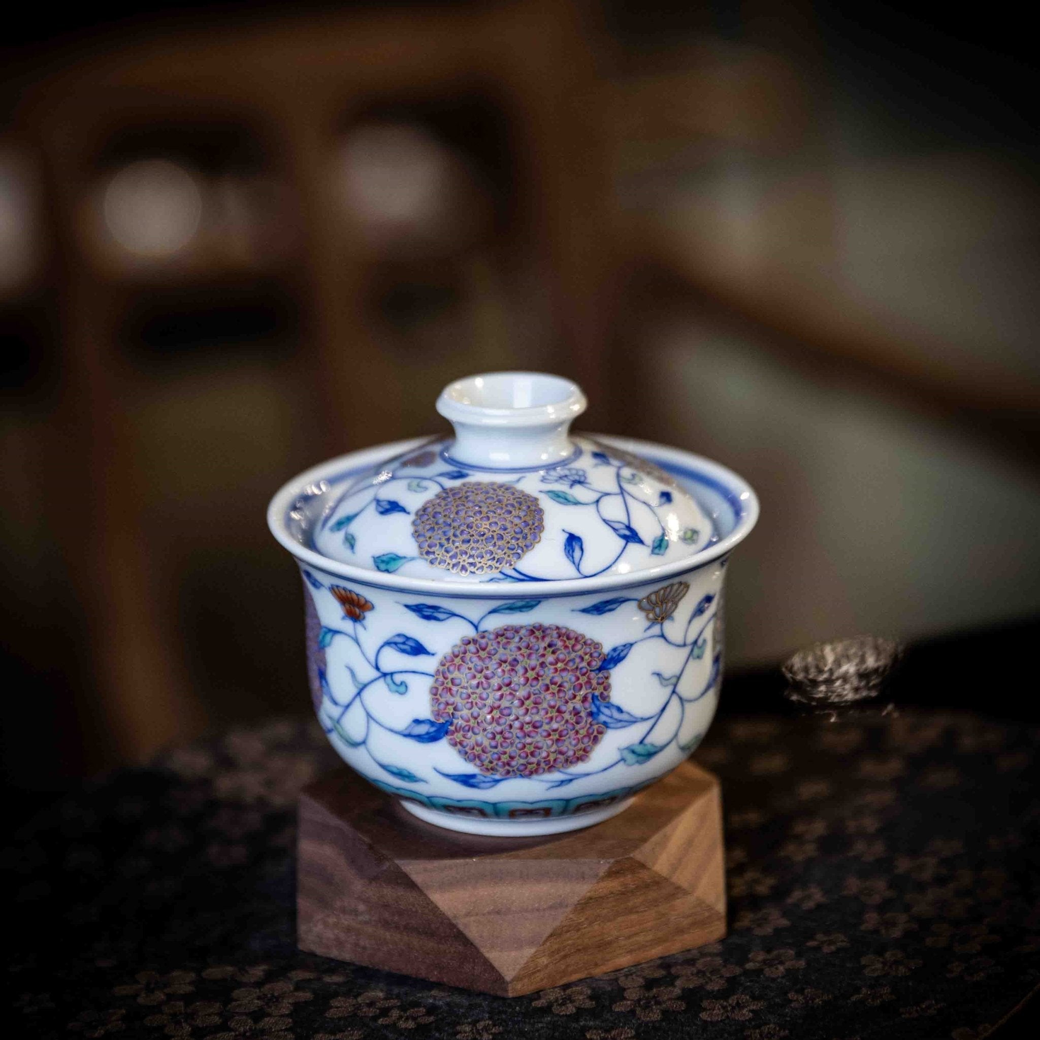 Xiu Qiu Hua 170cc - Jing De Zhen Porcelain Gaiwan - zycs_China