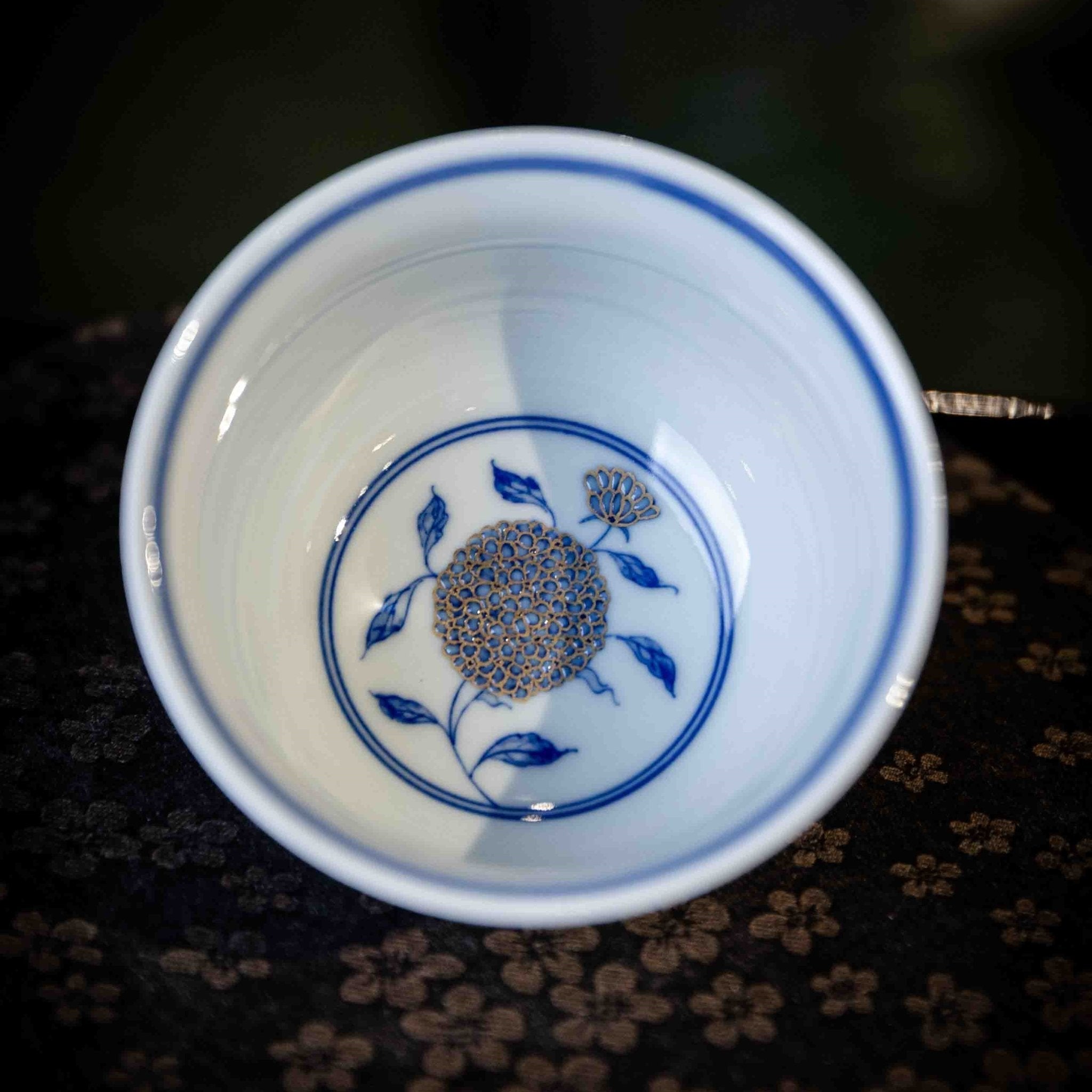 Xiu Qiu Hua 170cc - Jing De Zhen Porcelain Gaiwan - zycs_China