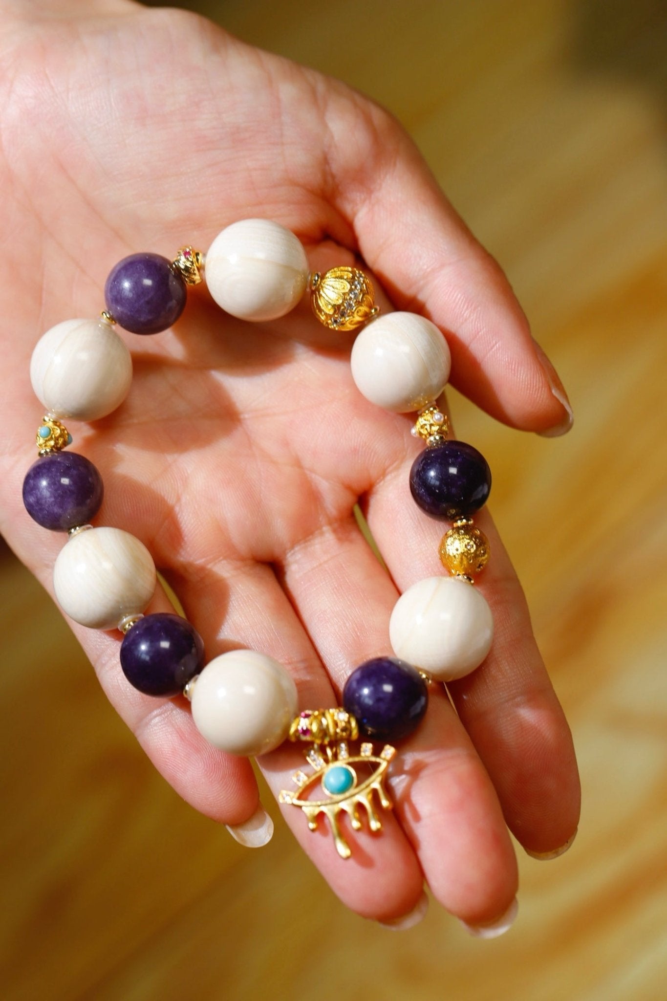 Zi Qi Dong Lai - Wood Sculpture - zycs_China