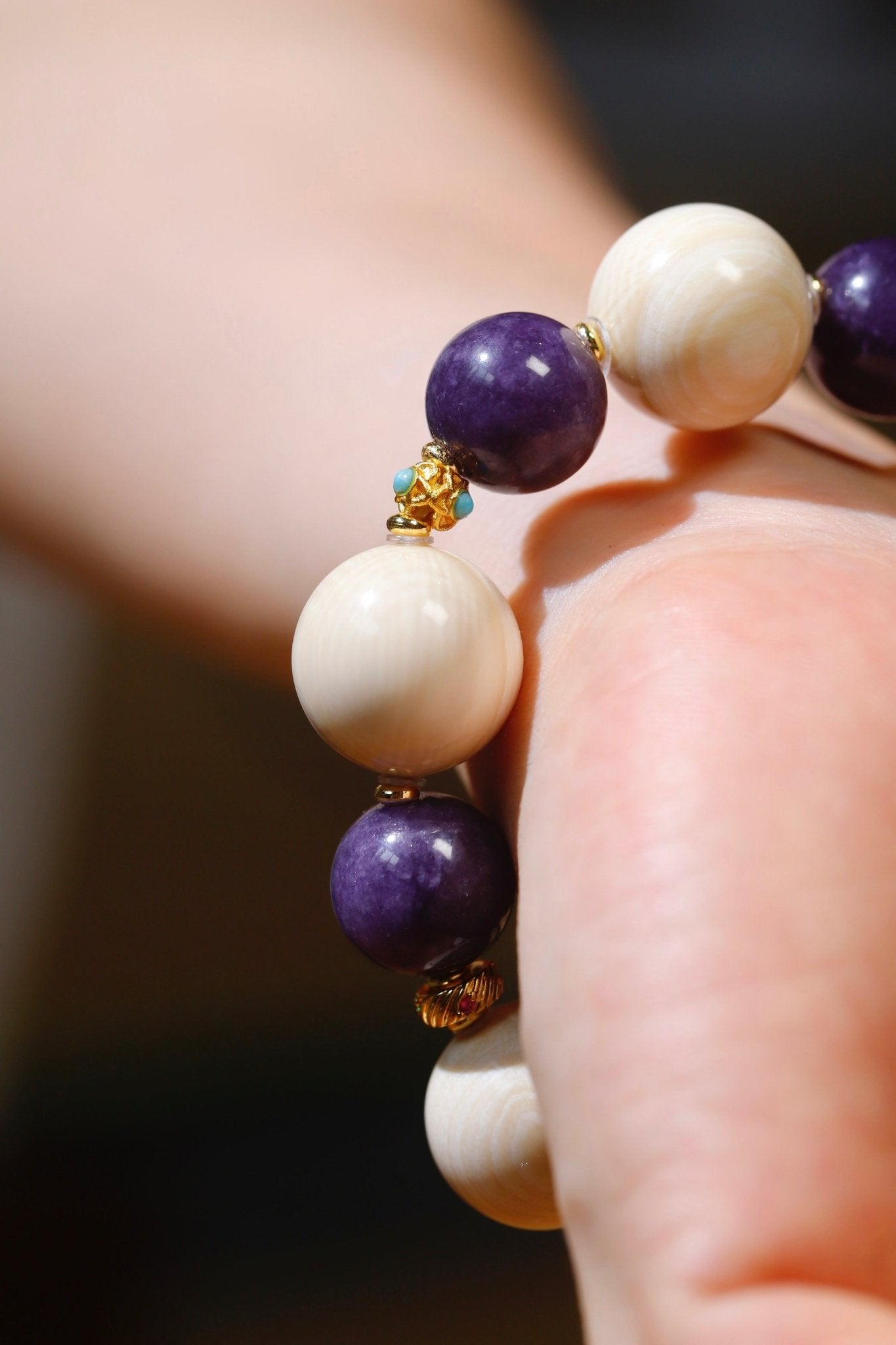 Zi Qi Dong Lai - Wood Sculpture - zycs_China