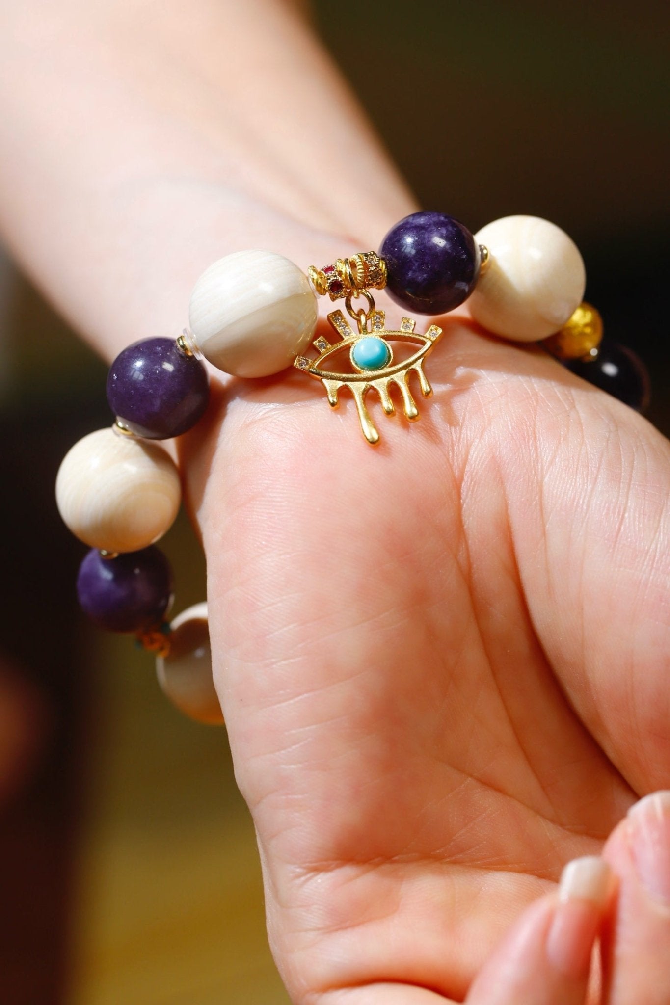 Zi Qi Dong Lai - Wood Sculpture - zycs_China